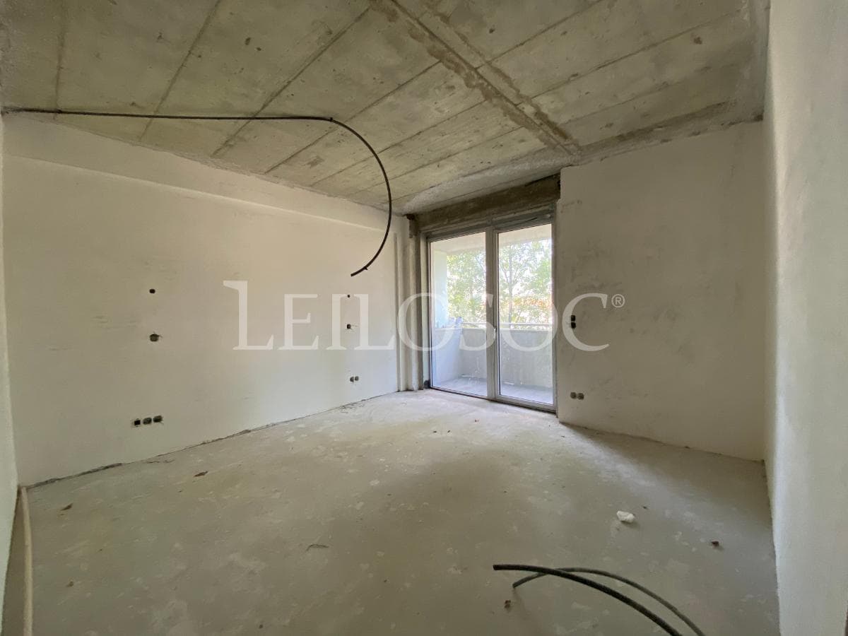 Apartamento T4 + 2 Lugares de Garagem + 2 Arrumos · Porto — image 3