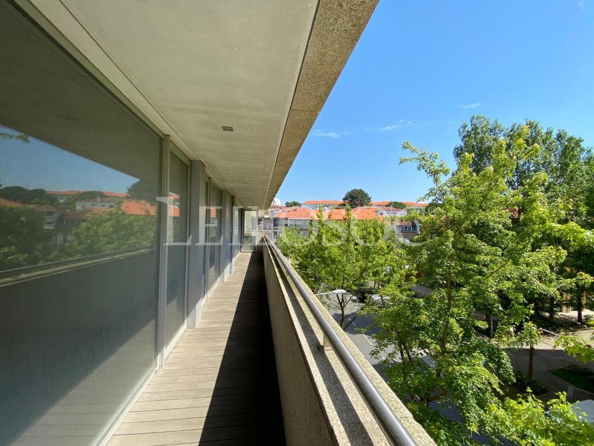 Apartamento T4 + 2 Lugares de Garagem + 2 Arrumos · Porto — image 9