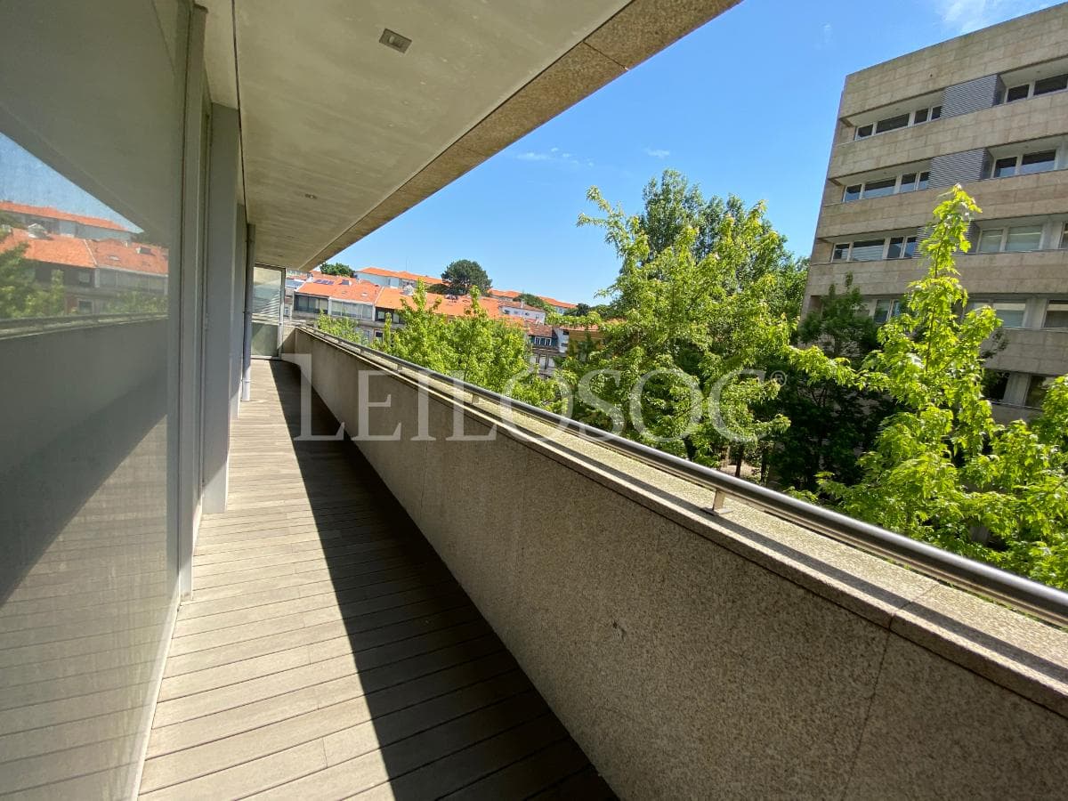 Apartamento T4 + 2 Lugares de Garagem + 2 Arrumos · Porto — image 10