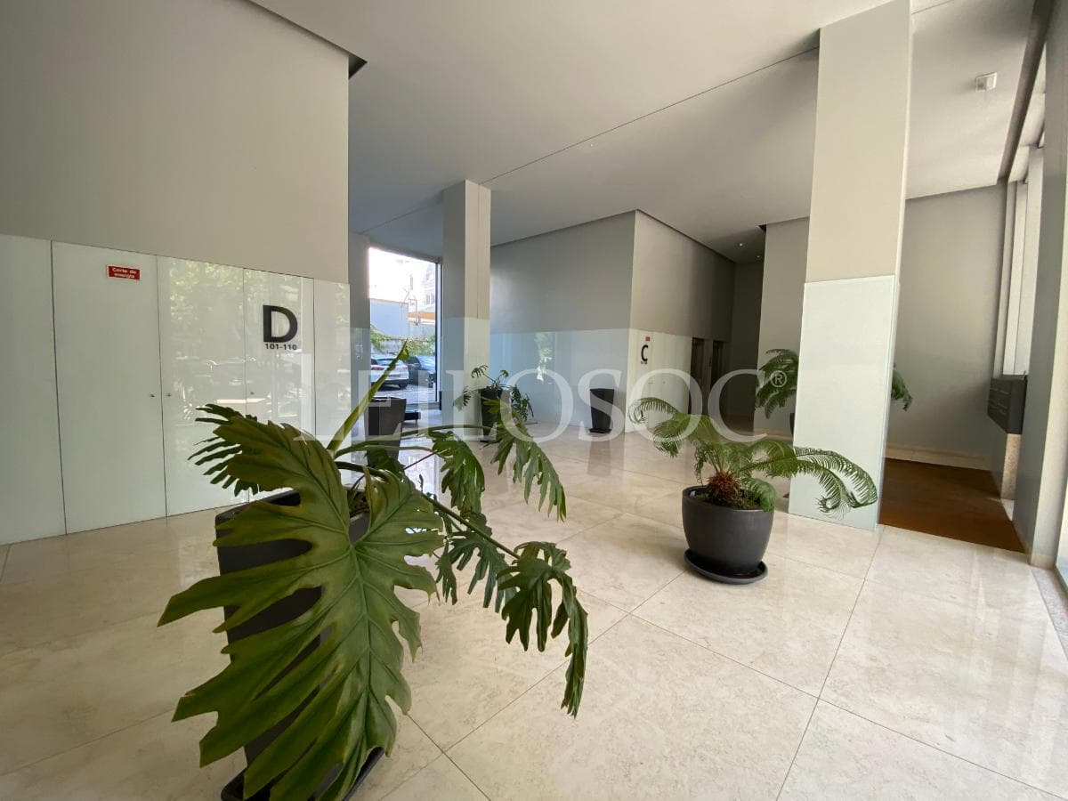 Apartamento T4 + 2 Plazas de Garaje + 2 Trasteros · Porto — imagen 3