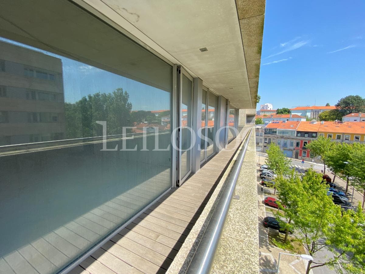 Apartamento T4 + 2 Plazas de Garaje + 2 Trasteros · Porto — imagen 1