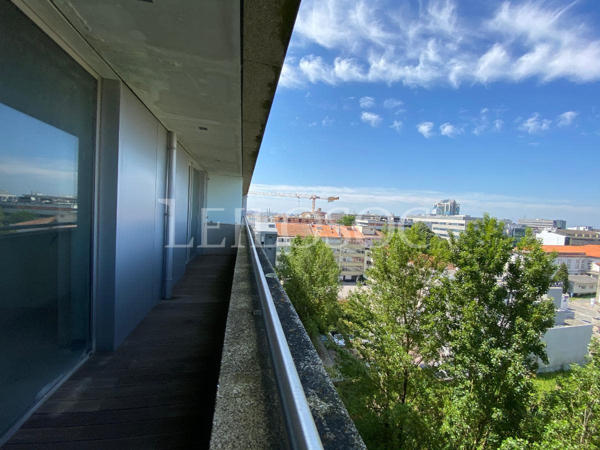 Appartement T4 + 2 places de parking + 2 caves · Porto — image 1