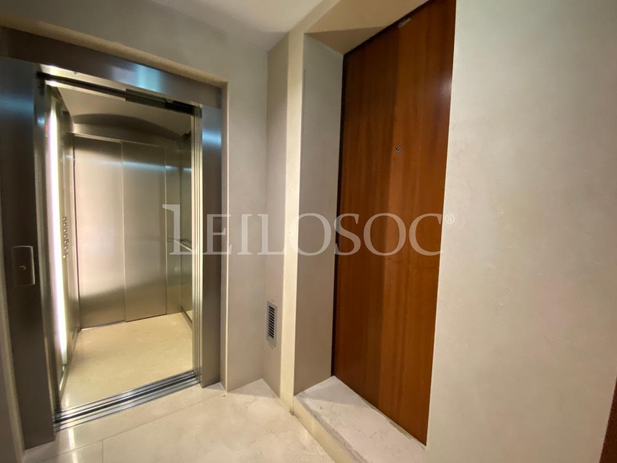 Apartamento T5 + 3 Lugares de Garagem + 2 Arrumos · Porto — image 2