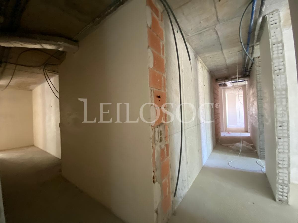 Apartamento T5 + 3 Lugares de Garagem + 2 Arrumos · Porto — image 3