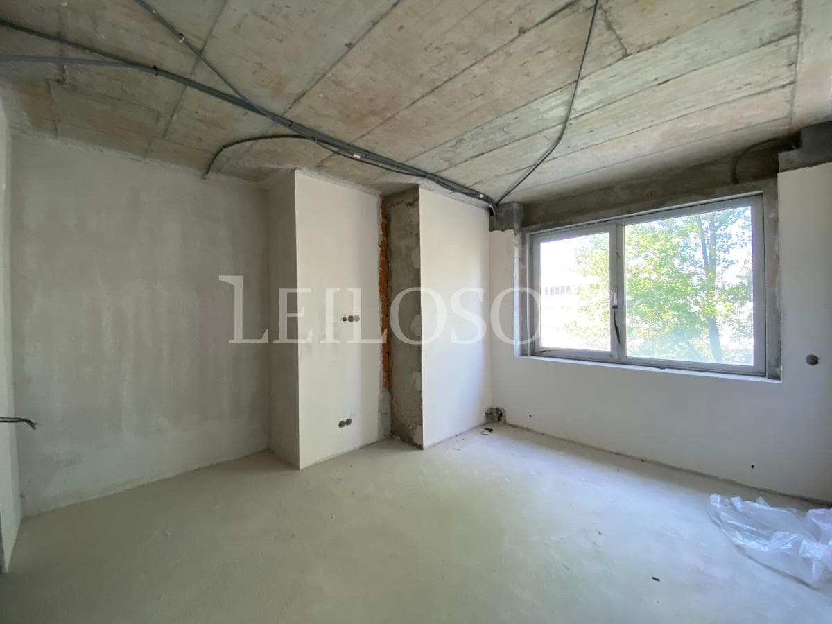 Apartamento T5 + 3 Lugares de Garagem + 2 Arrumos · Porto — image 6