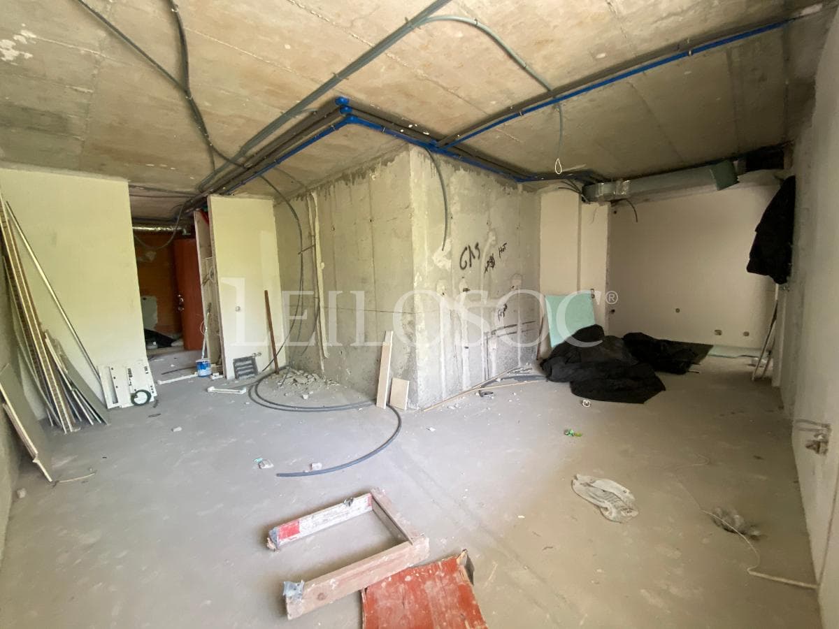 Apartamento T5 + 3 Lugares de Garagem + 2 Arrumos · Porto — image 8
