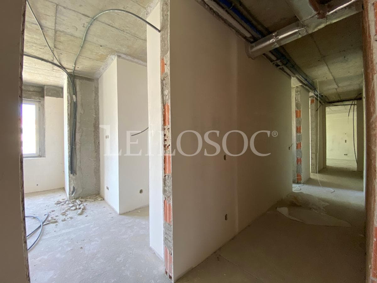 Apartamento T5 + 3 Lugares de Garagem + 2 Arrumos · Porto — image 10