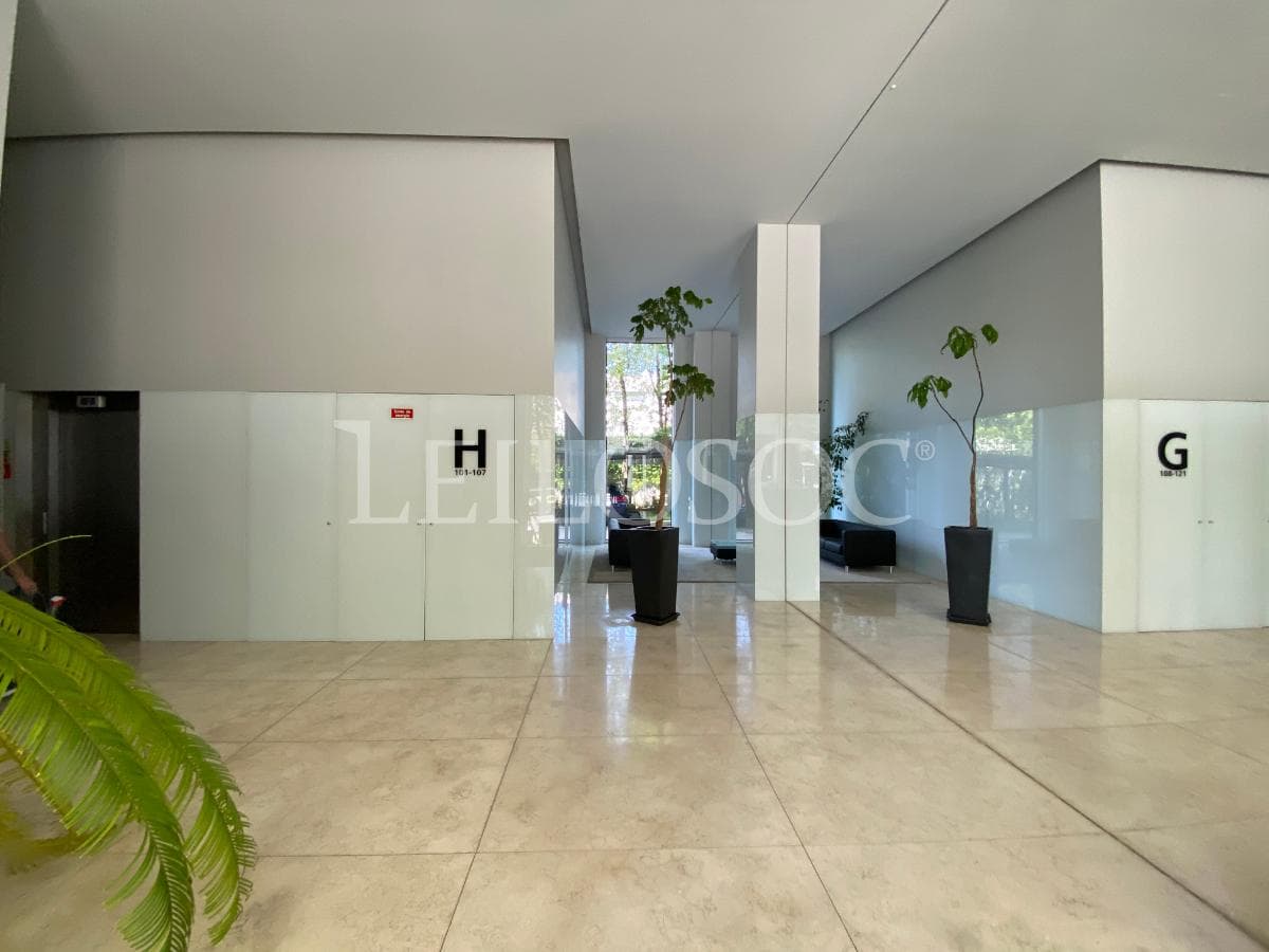Apartamento T5 + 3 Lugares de Garagem + 2 Arrumos · Porto — image 14