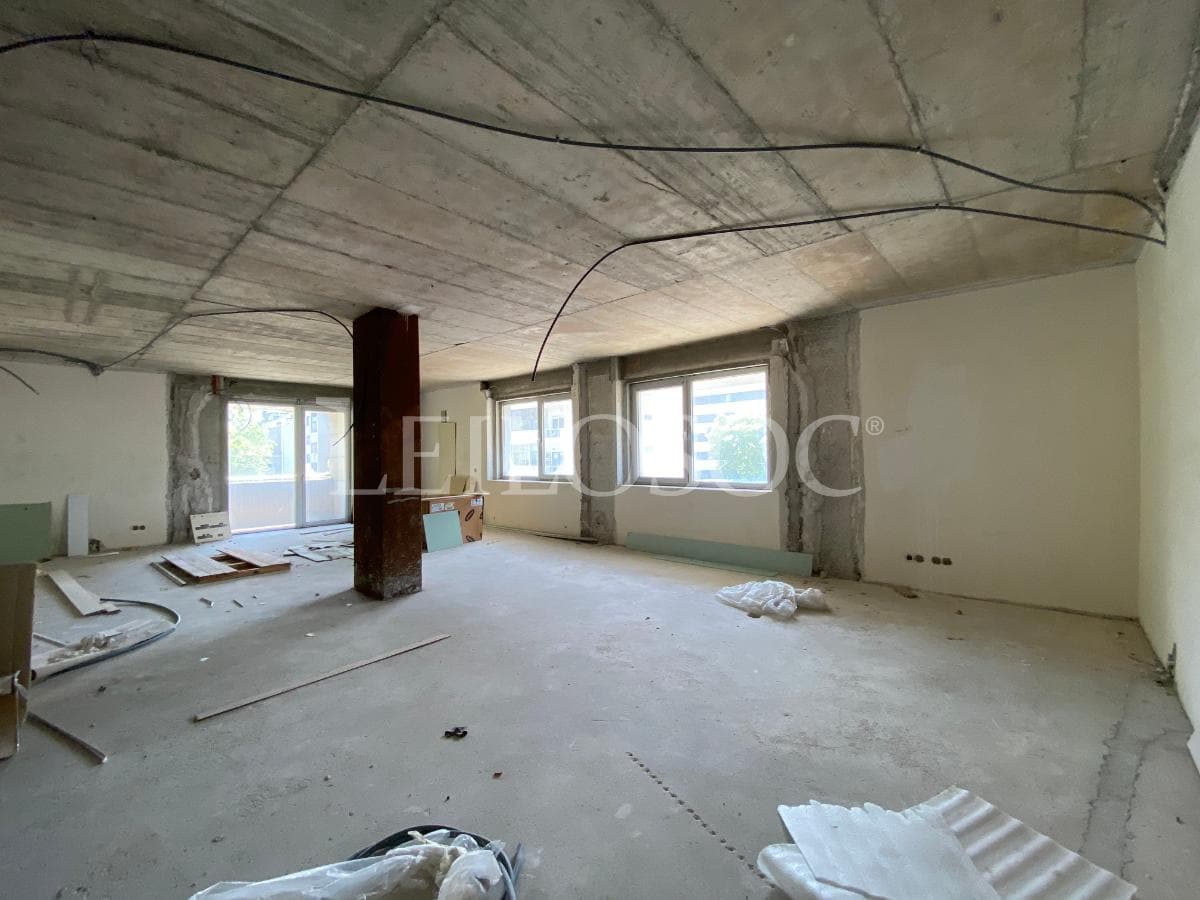 Apartamento T5 + 3 Lugares de Garagem + 2 Arrumos · Porto — image 19