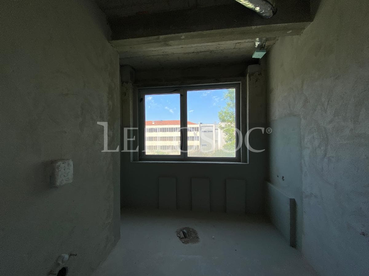 Apartamento T5 + 3 Lugares de Garagem + 2 Arrumos · Porto — image 22