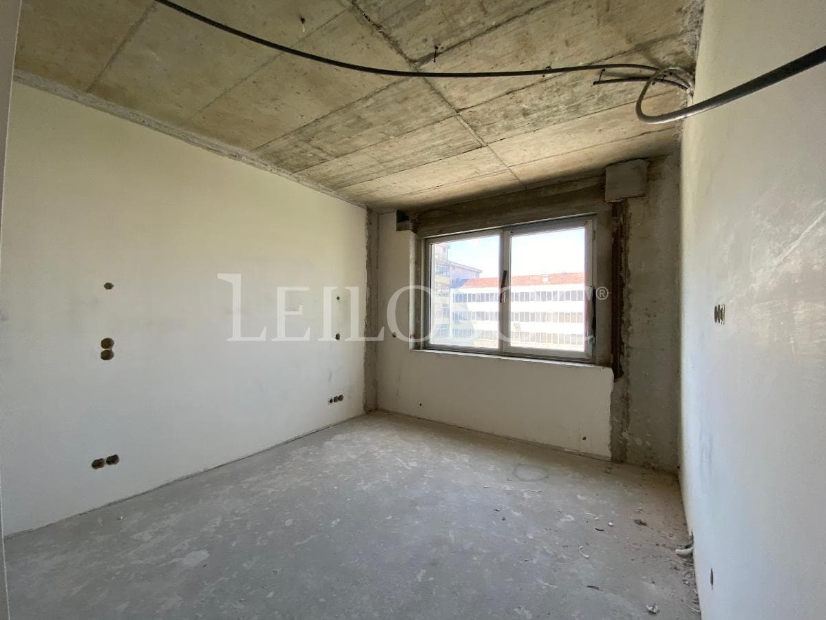 Apartamento T5 + 3 Lugares de Garagem + 2 Arrumos · Porto — image 24