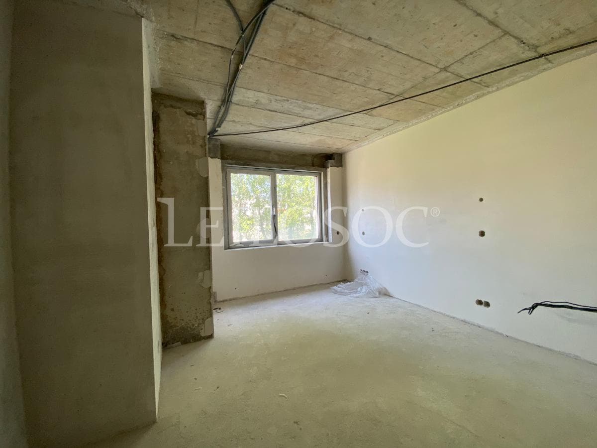 Apartamento T5 + 3 Lugares de Garagem + 2 Arrumos · Porto — image 25