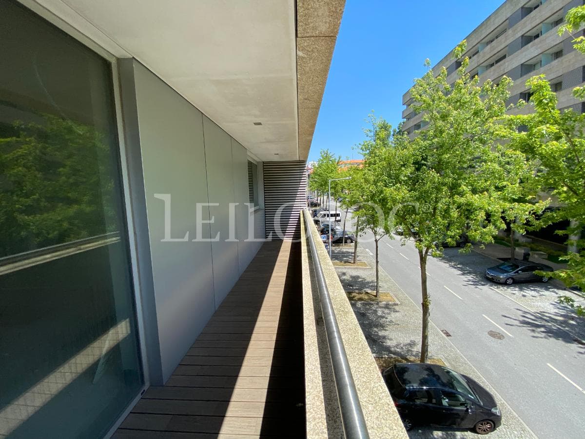 Apartamento T5 + 3 Lugares de Garagem + 2 Arrumos · Porto — image 27