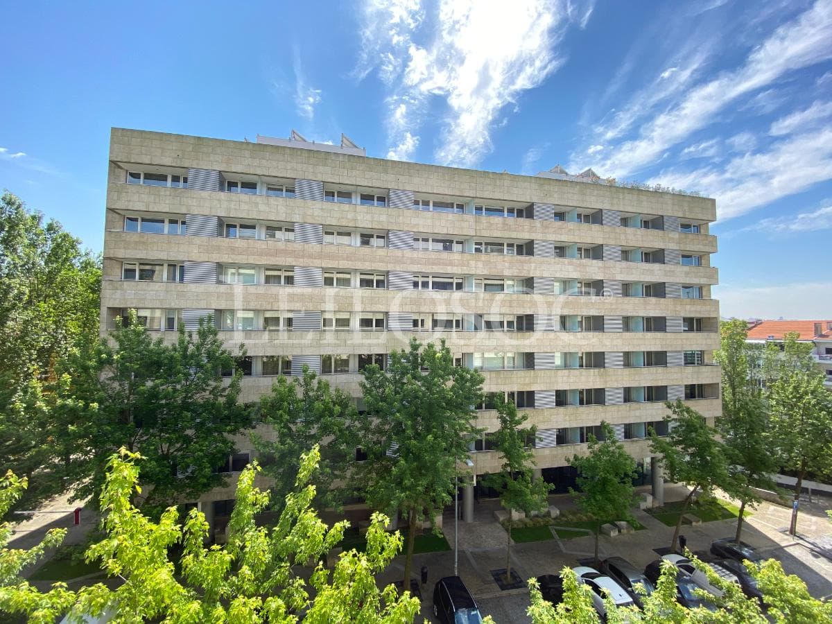 Apartamento T3 + 2 Lugares de Garagem + Arrumos · Porto — imagen 3