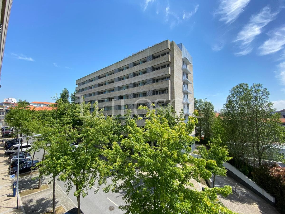 Apartamento T3 + 2 Lugares de Garagem + Arrumos · Porto — imagen 1