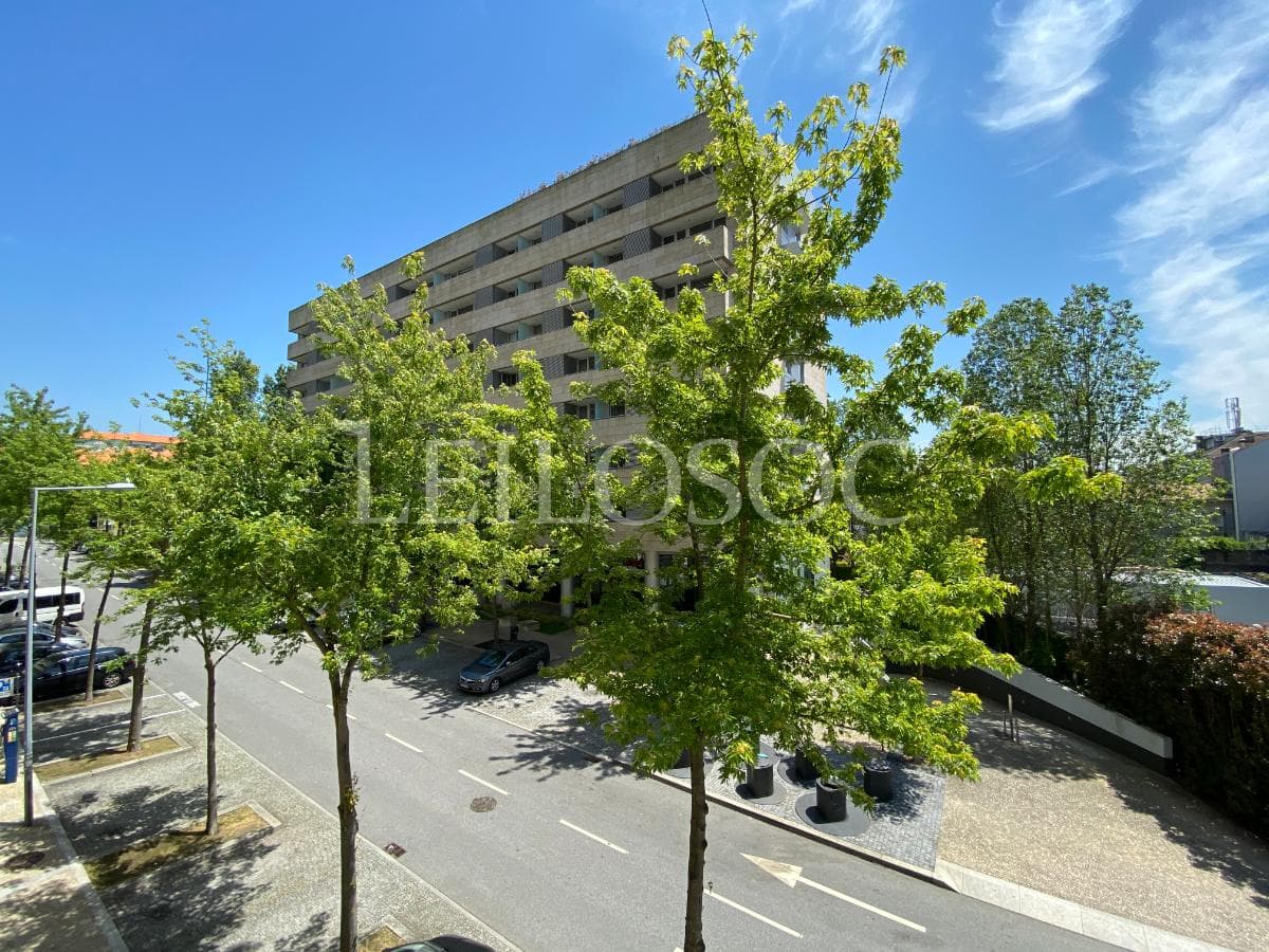 Apartamento T3 + 2 Lugares de Garagem + Arrumos · Porto — imagen 4