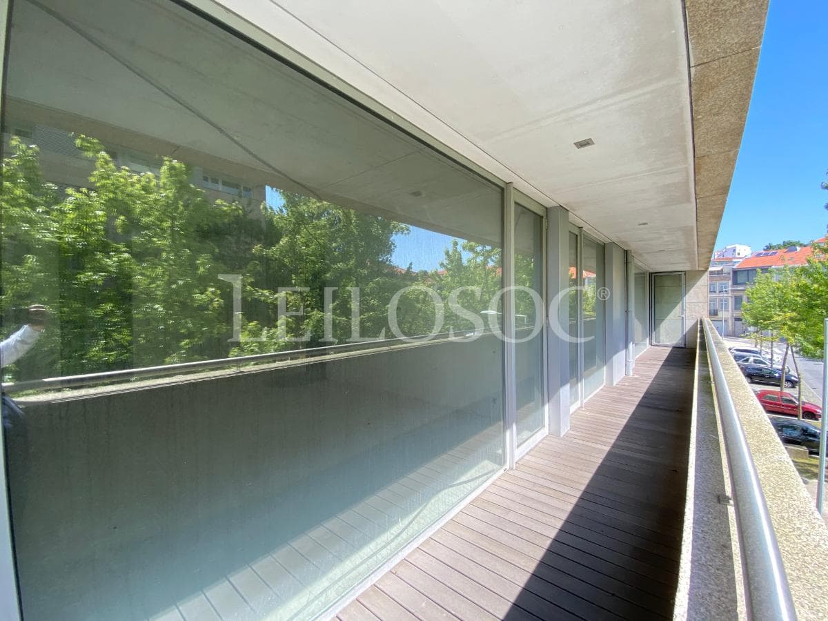 Apartamento T4 + 2 Plazas de Garaje + 2 Trasteros · Porto — imagen 2