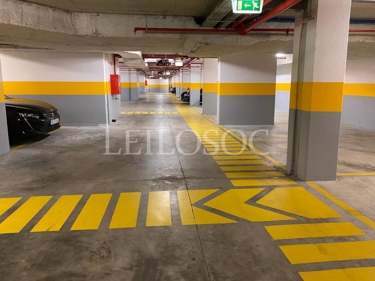 Lugar de Garagem · Porto — image 1