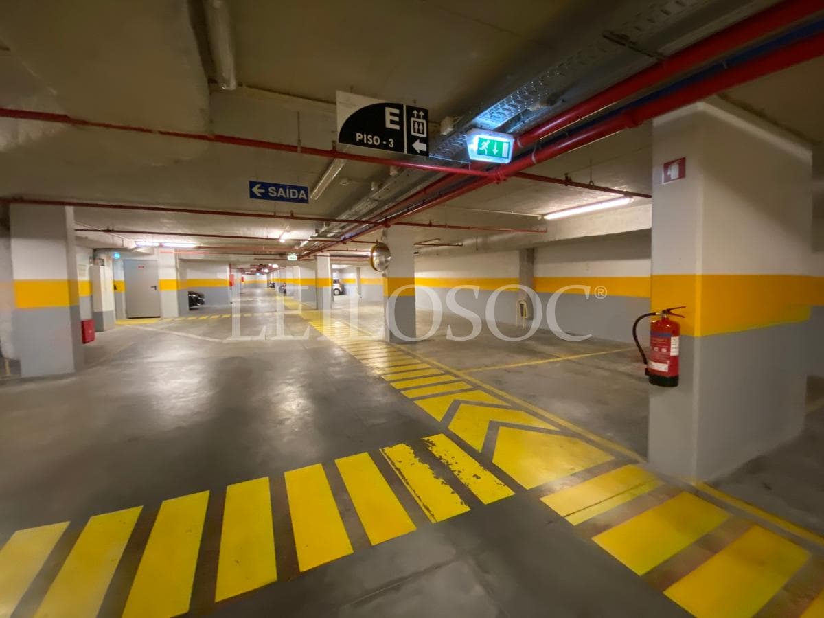 Place de parking · Porto — image 8