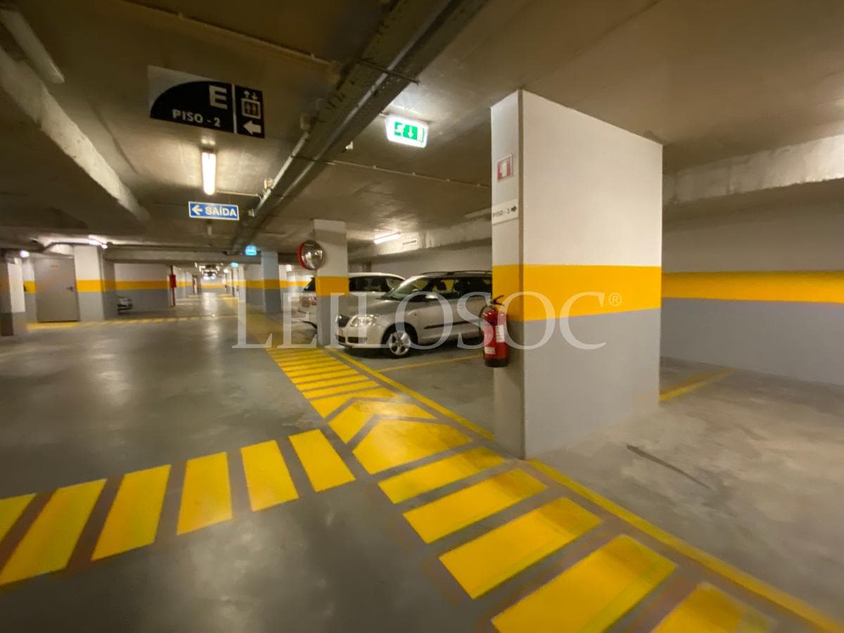 Place de parking · Porto — image 7
