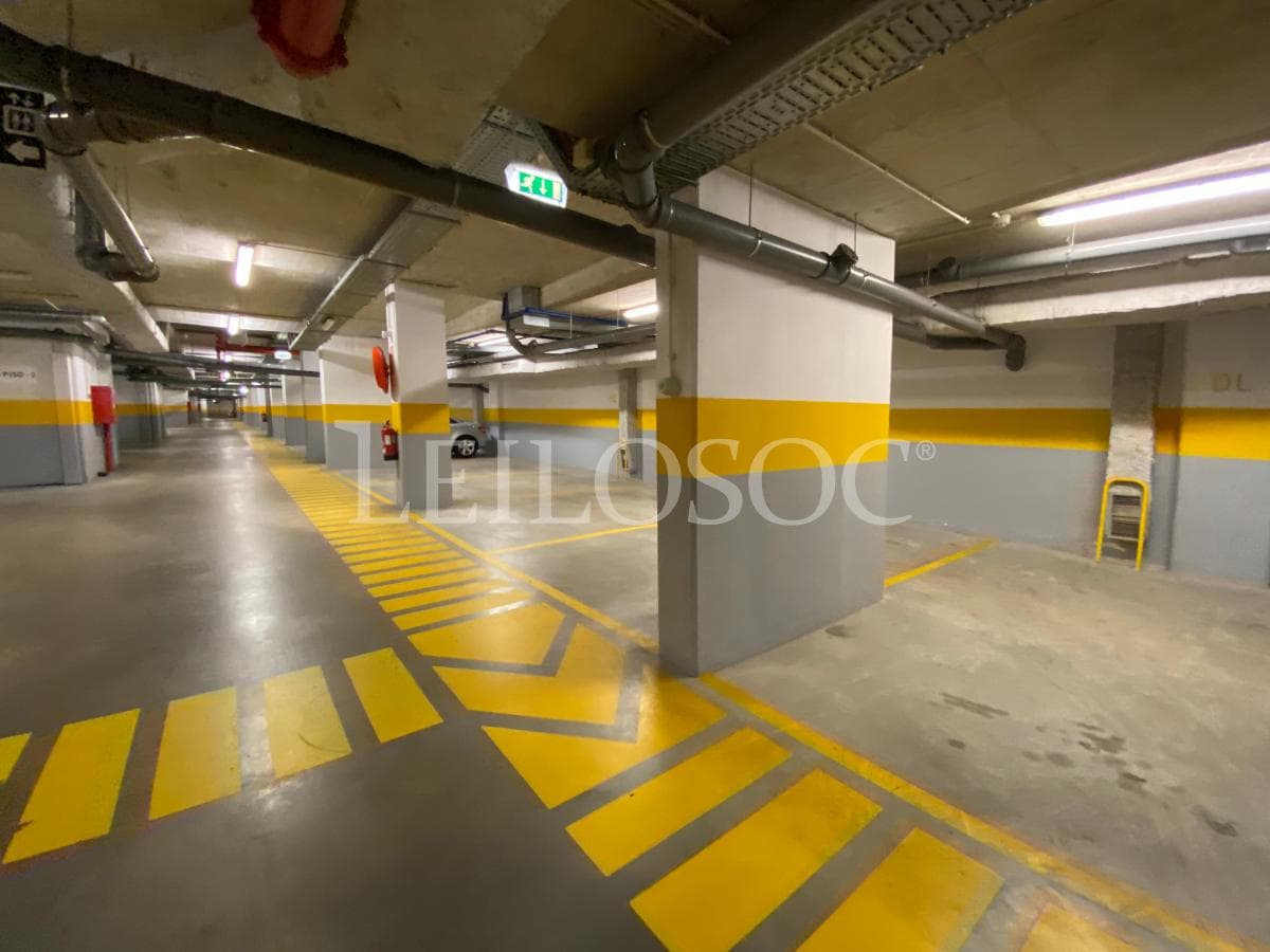 Place de parking · Porto — image 7