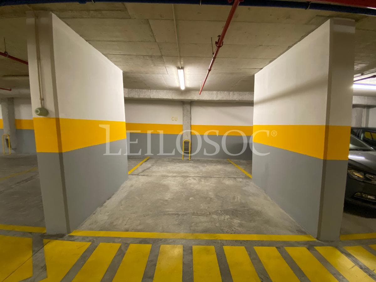 Parking Space · Porto — image 1