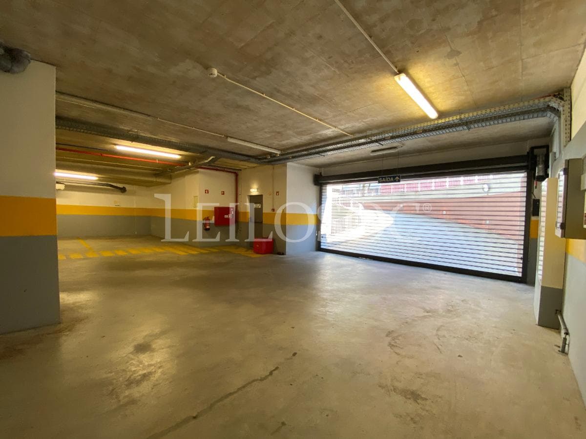 Parking Space · Porto — image 1