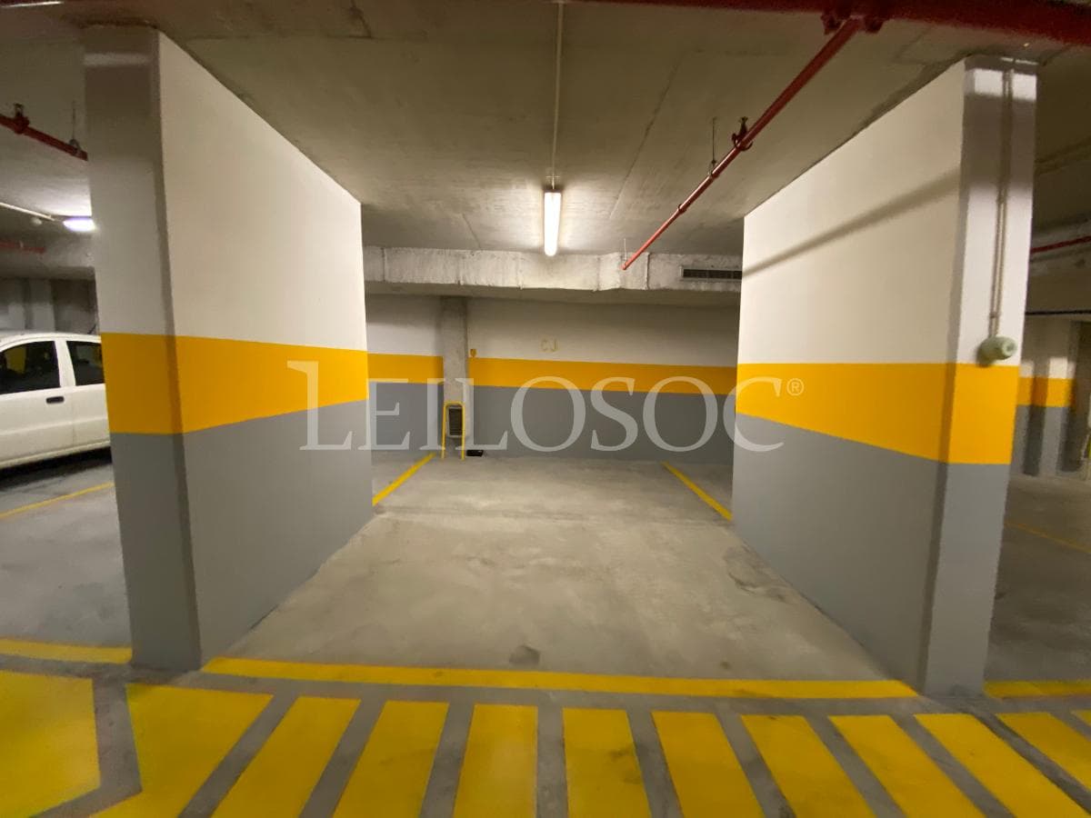 Place de parking · Porto — image 7