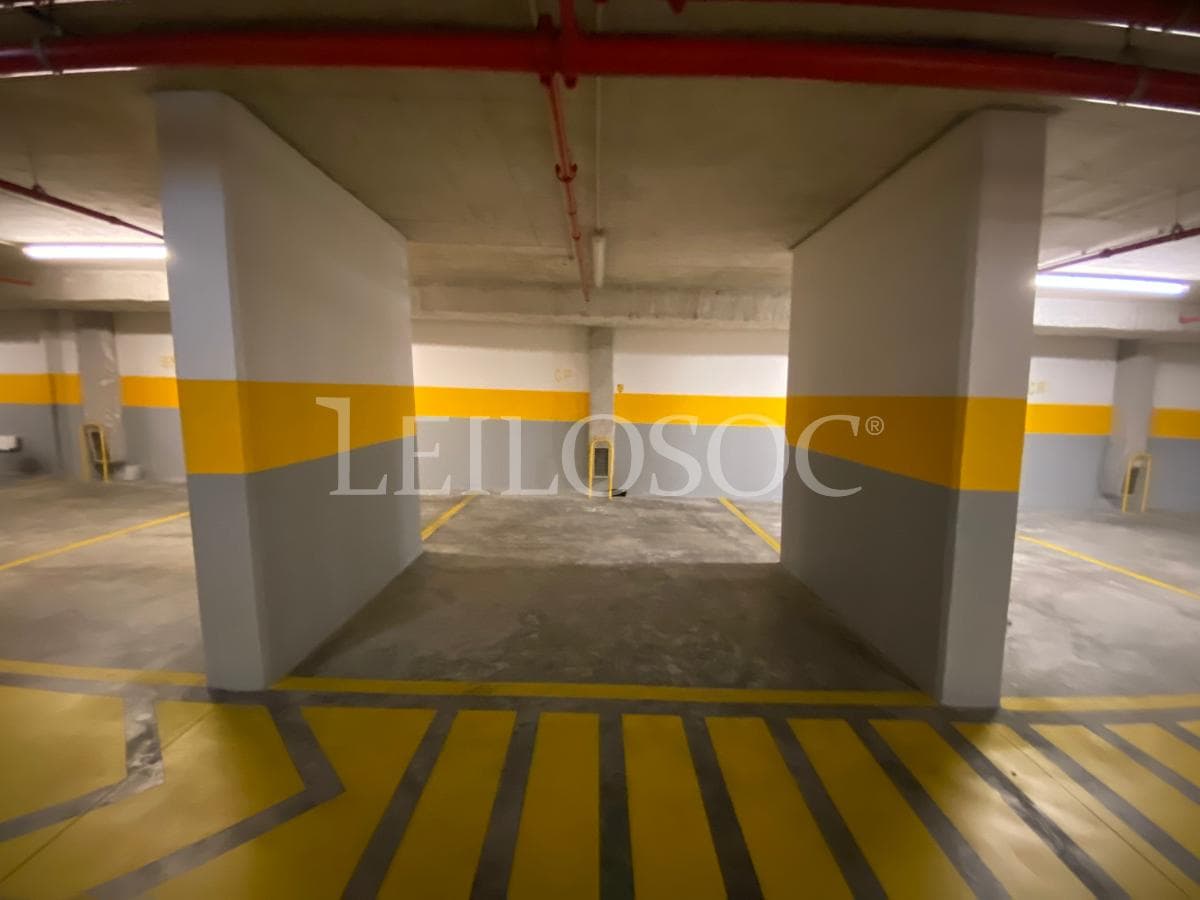 Place de parking · Porto — image 1