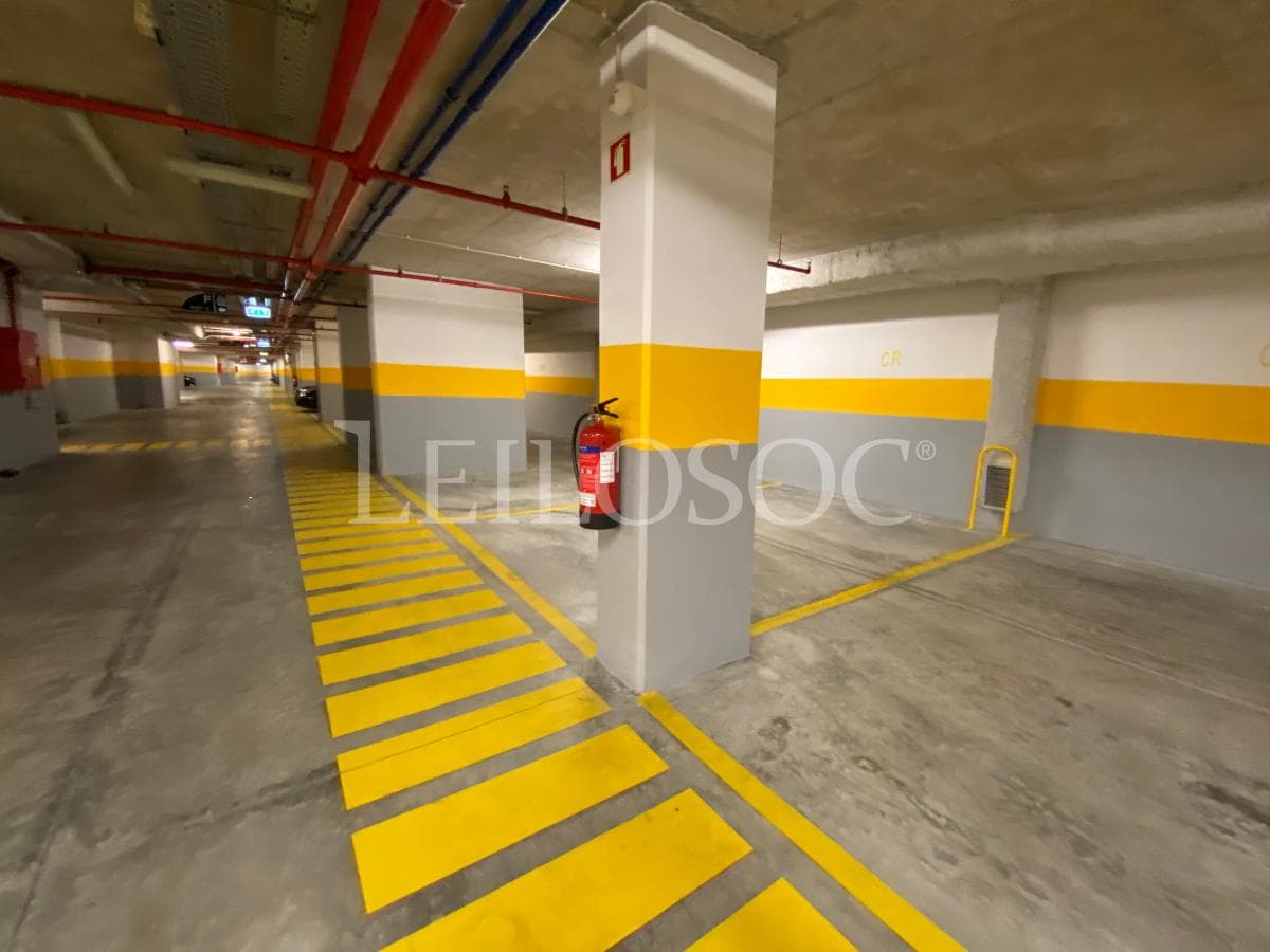 Parking Space · Porto — image 6
