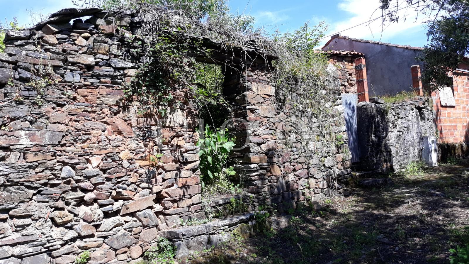 1/3 de Moradia p/ Recuperação · Figueiró dos Vinhos, Leiria — imagem 2