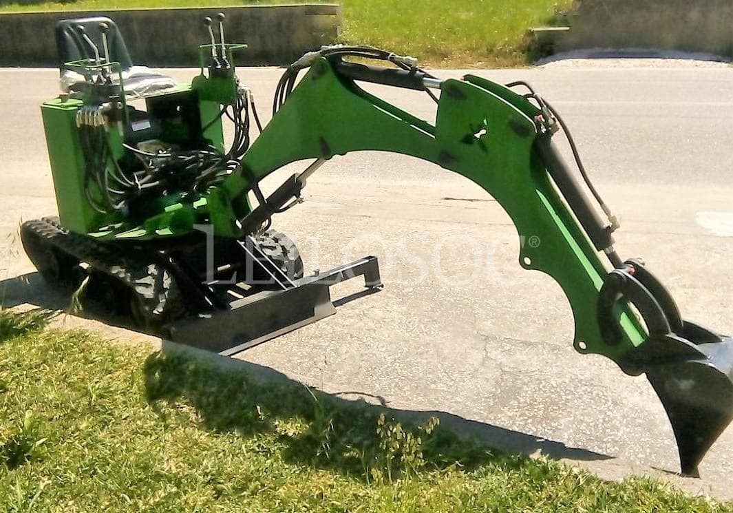 Mini Excavadora Kohler — imagem 1