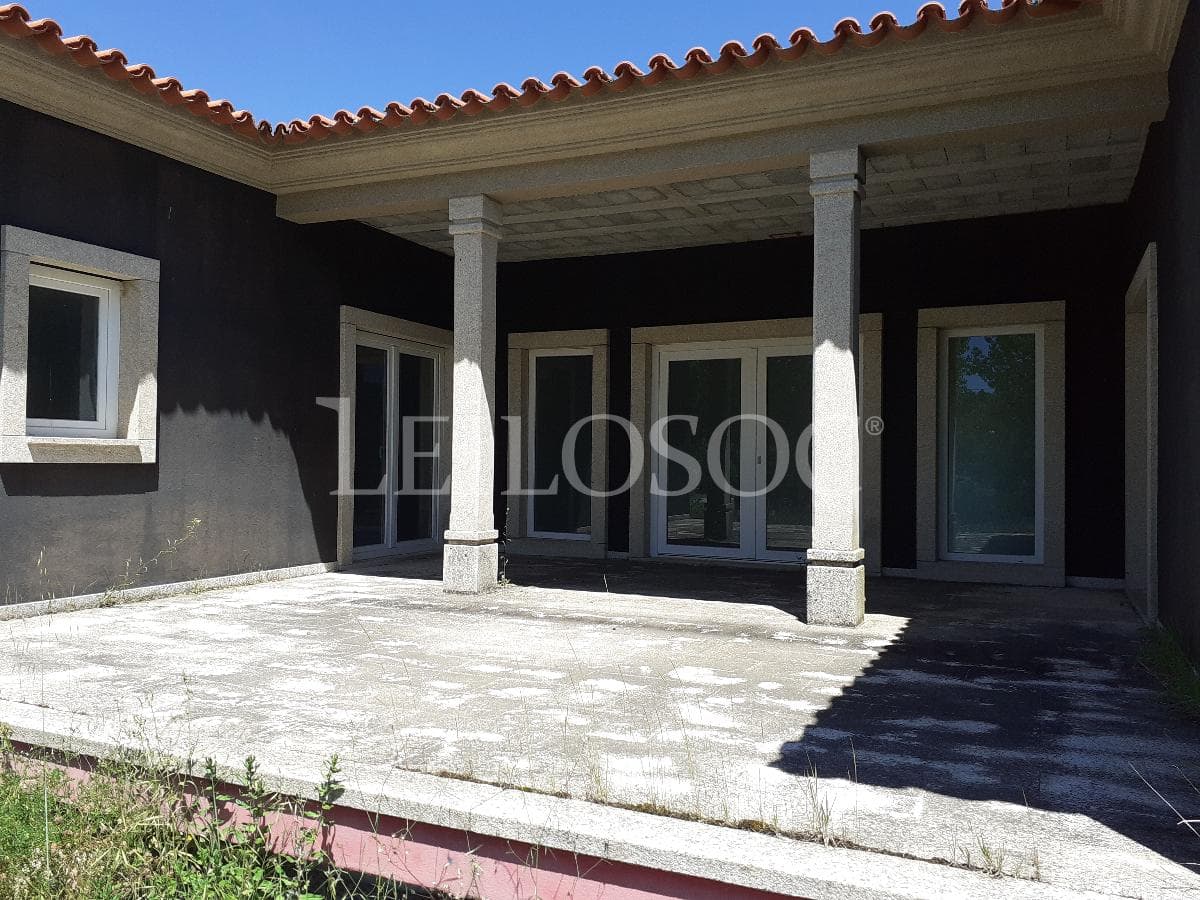 Moradia com Terreno (Benfeitoria) · Sernancelhe, Viseu — imagen 2