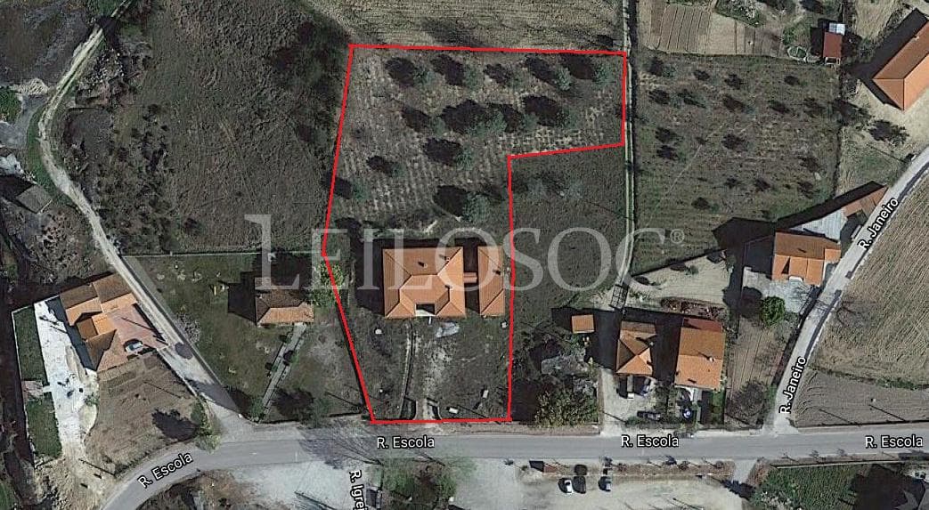 Moradia com Terreno (Benfeitoria) · Sernancelhe, Viseu — imagen 33