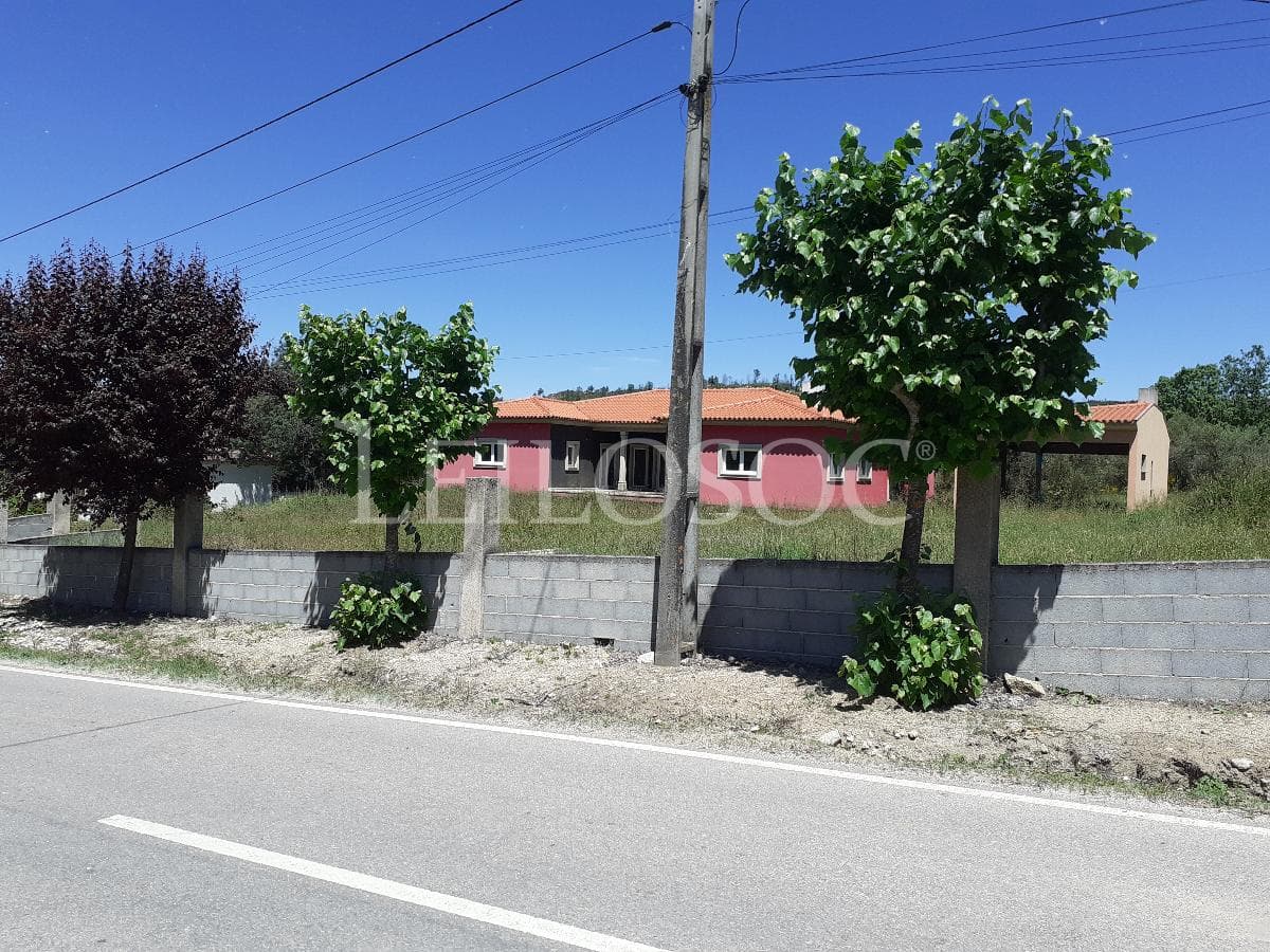 Moradia com Terreno (Benfeitoria) · Sernancelhe, Viseu — imagen 5
