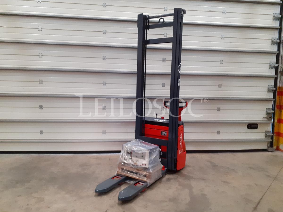 Stacker Linde L12 — imagem 1