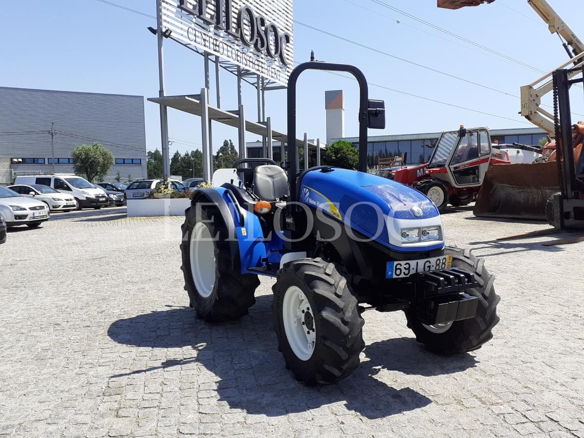 Trator Agrícola New Holland T3030 · Ano 2011 — imagem 1