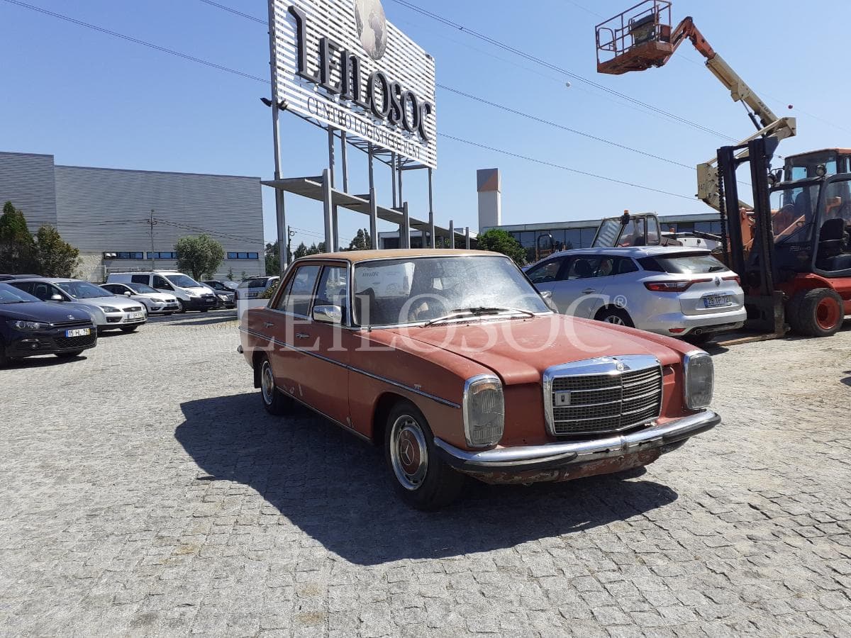 Mercedes-Benz 200 D · Ano 1974 — imagem 1