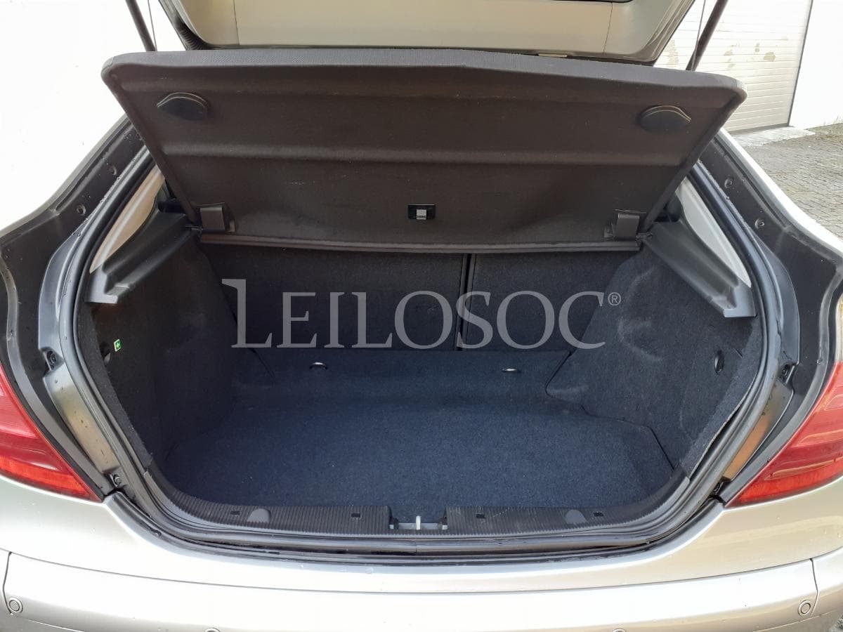 Mercedes-Benz C220 CDI Sport · Ano 2002 — imagem 16