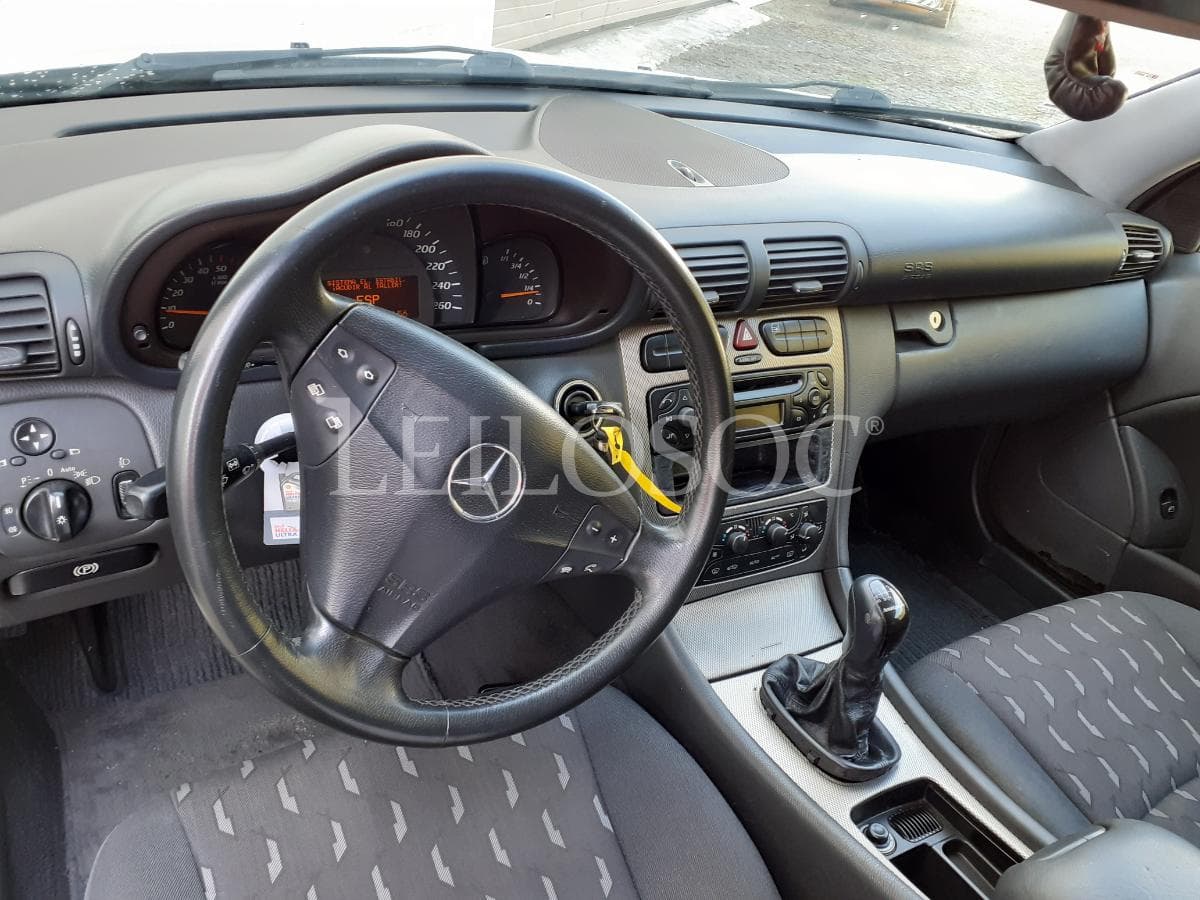 Mercedes-Benz C220 CDI Sport · Ano 2002 — imagem 10
