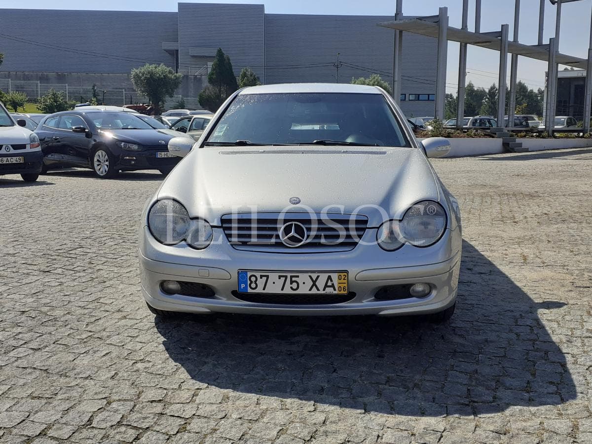 Mercedes-Benz C220 CDI Sport · Ano 2002 — imagem 2