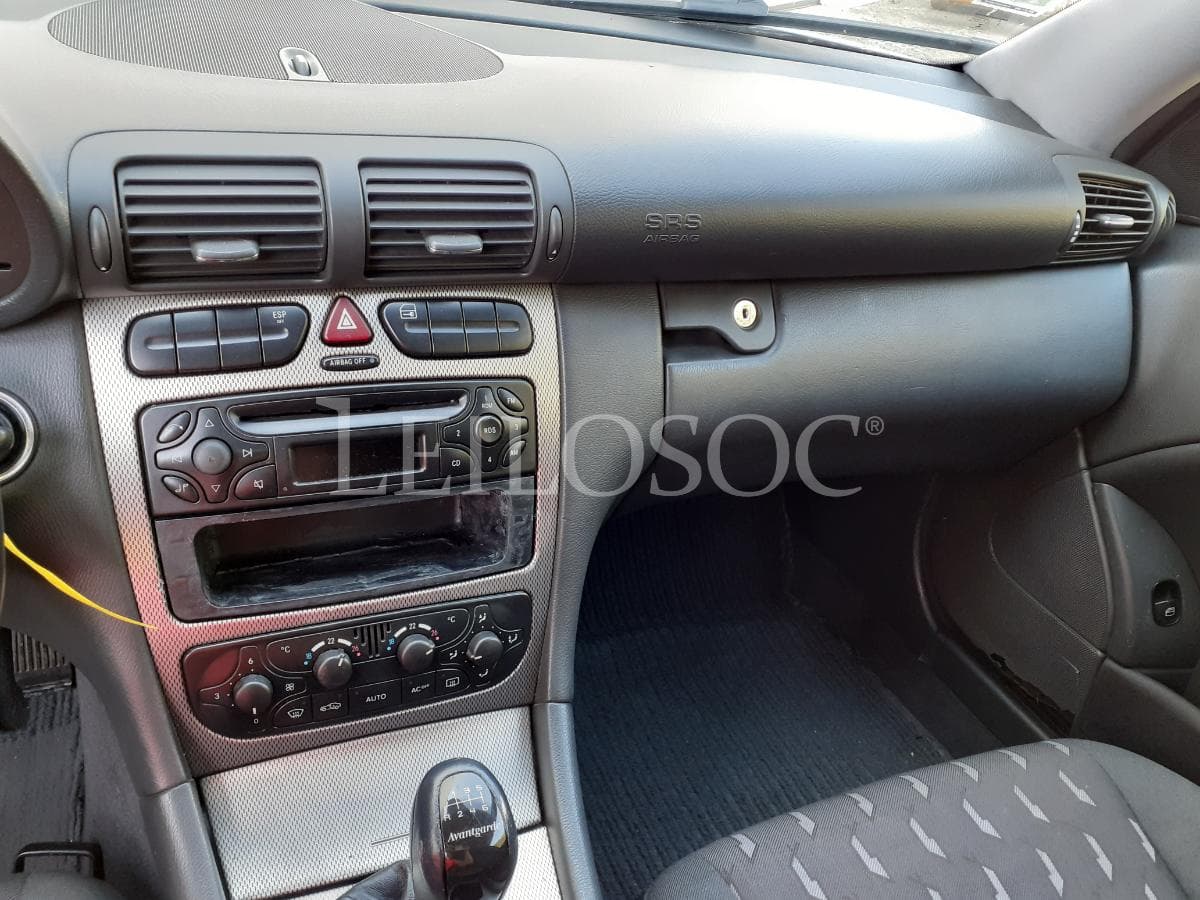 Mercedes-Benz C220 CDI Sport · Ano 2002 — imagem 11