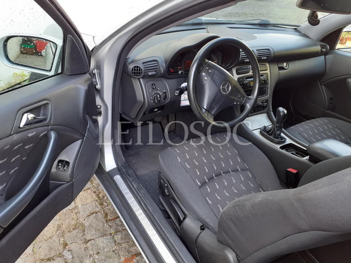 Mercedes-Benz C220 CDI Sport · Ano 2002 — imagem 7