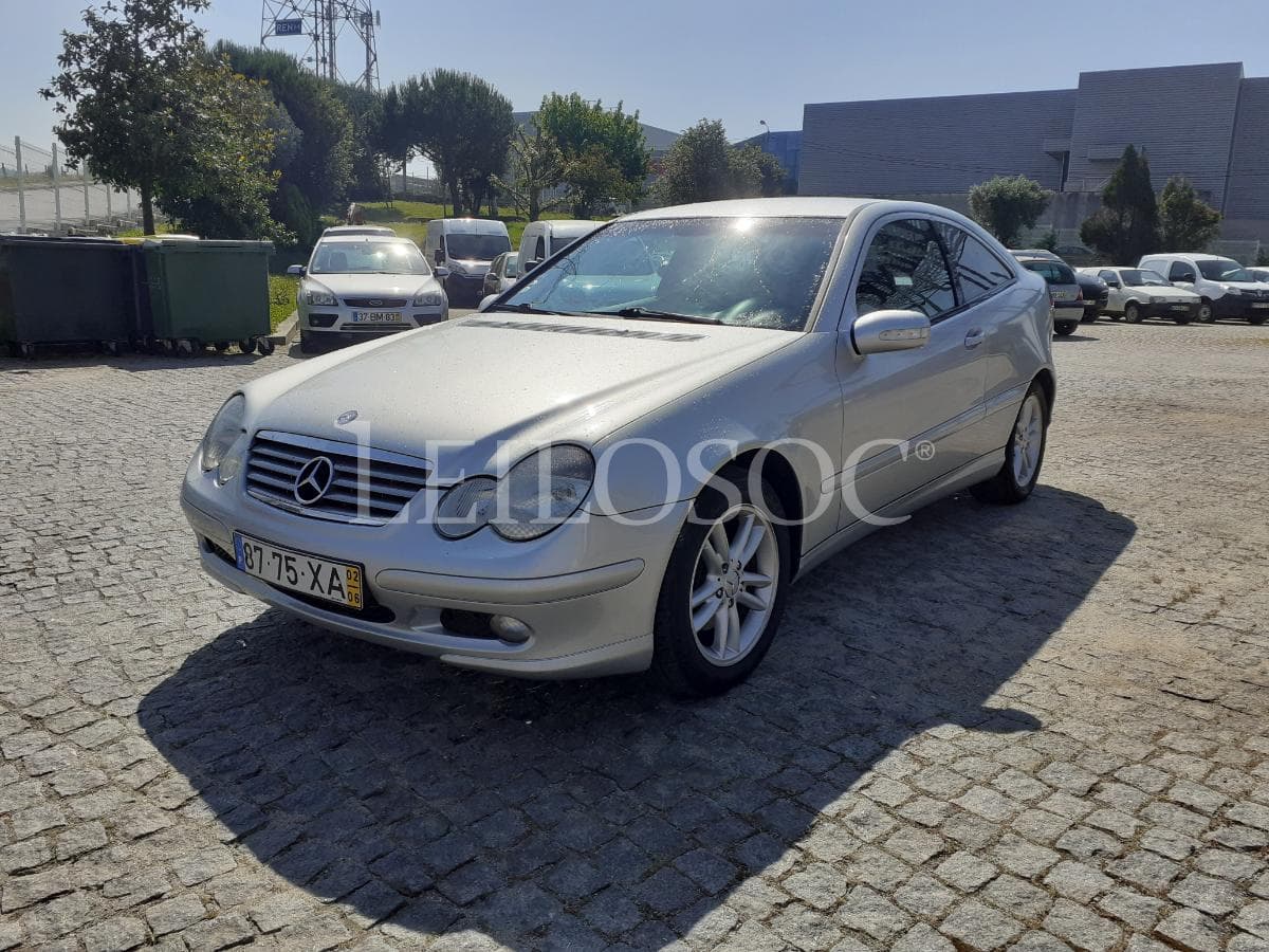 Mercedes-Benz C220 CDI Sport · Ano 2002 — imagem 3
