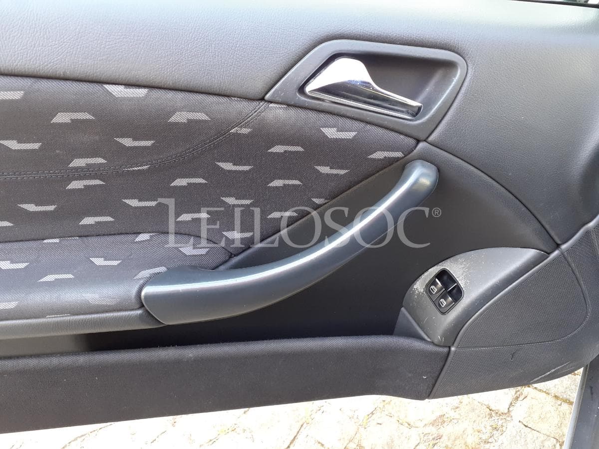 Mercedes-Benz C220 CDI Sport · Ano 2002 — imagem 9