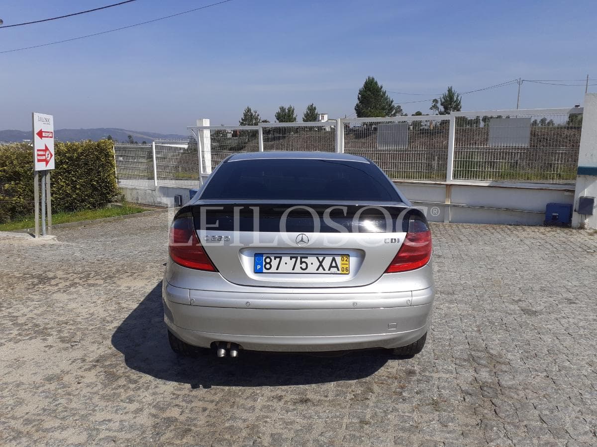 Mercedes-Benz C220 CDI Sport · Ano 2002 — imagem 5