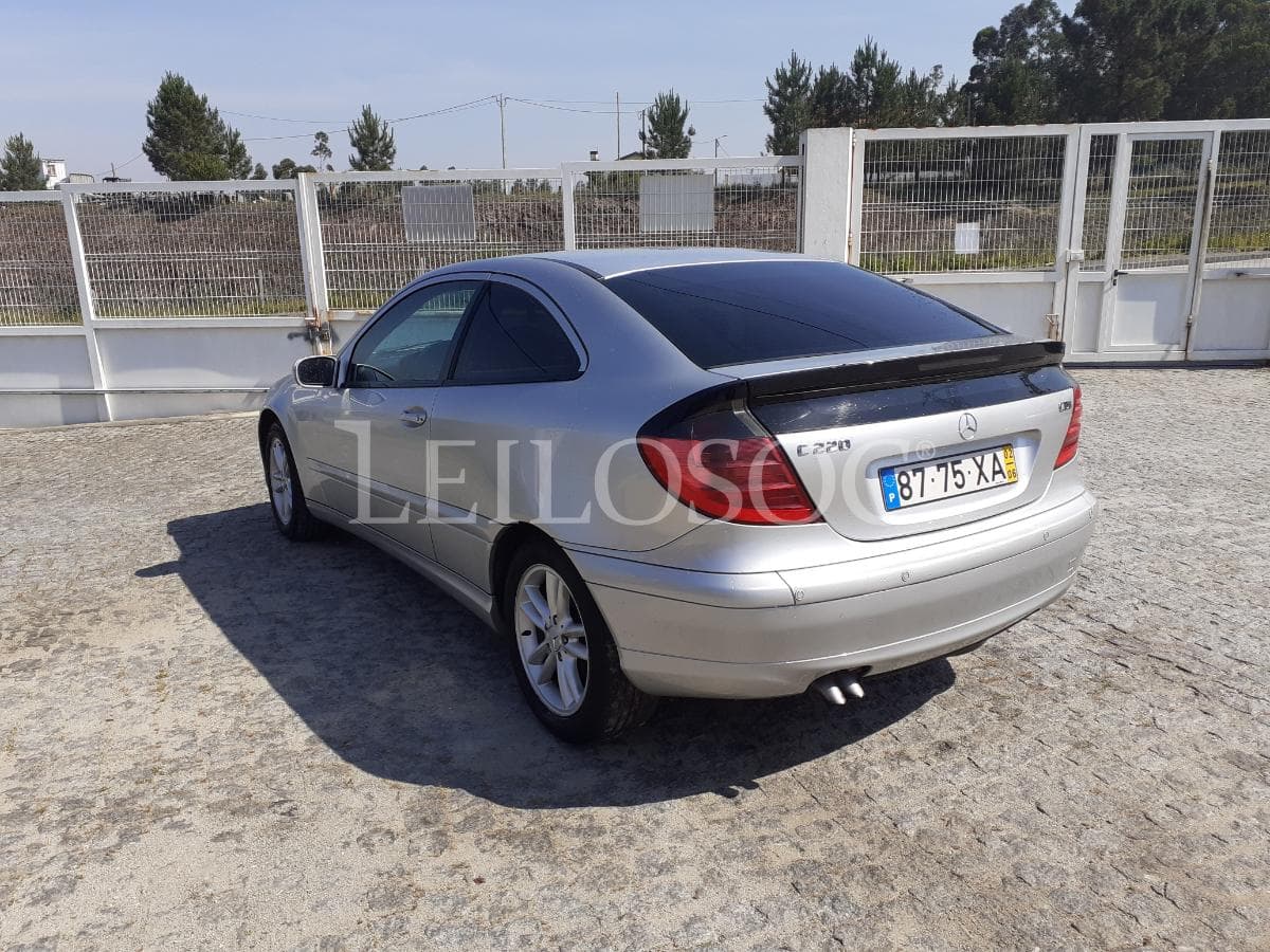 Mercedes-Benz C220 CDI Sport · Ano 2002 — imagem 4