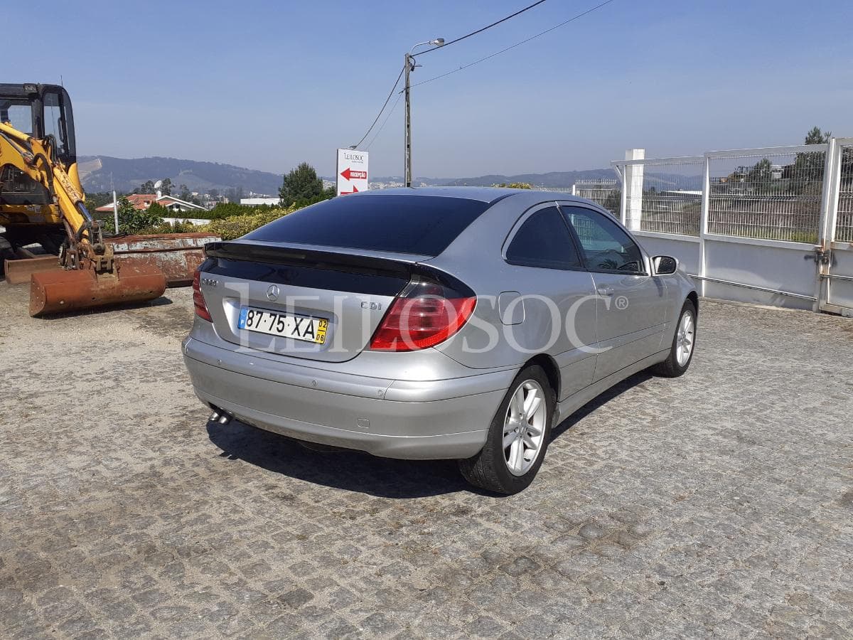 Mercedes-Benz C220 CDI Sport · Ano 2002 — imagem 6