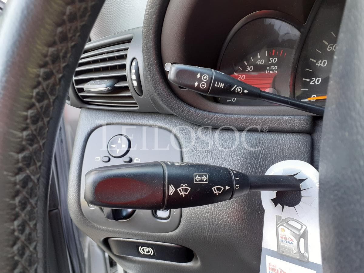Mercedes-Benz C220 CDI Sport · Ano 2002 — imagem 12