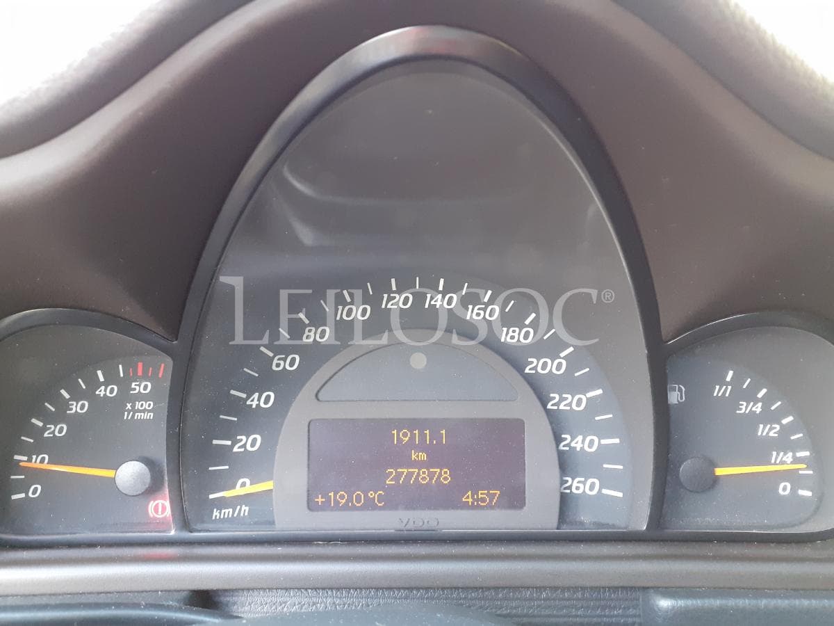 Mercedes-Benz C220 CDI Sport · Ano 2002 — imagem 13